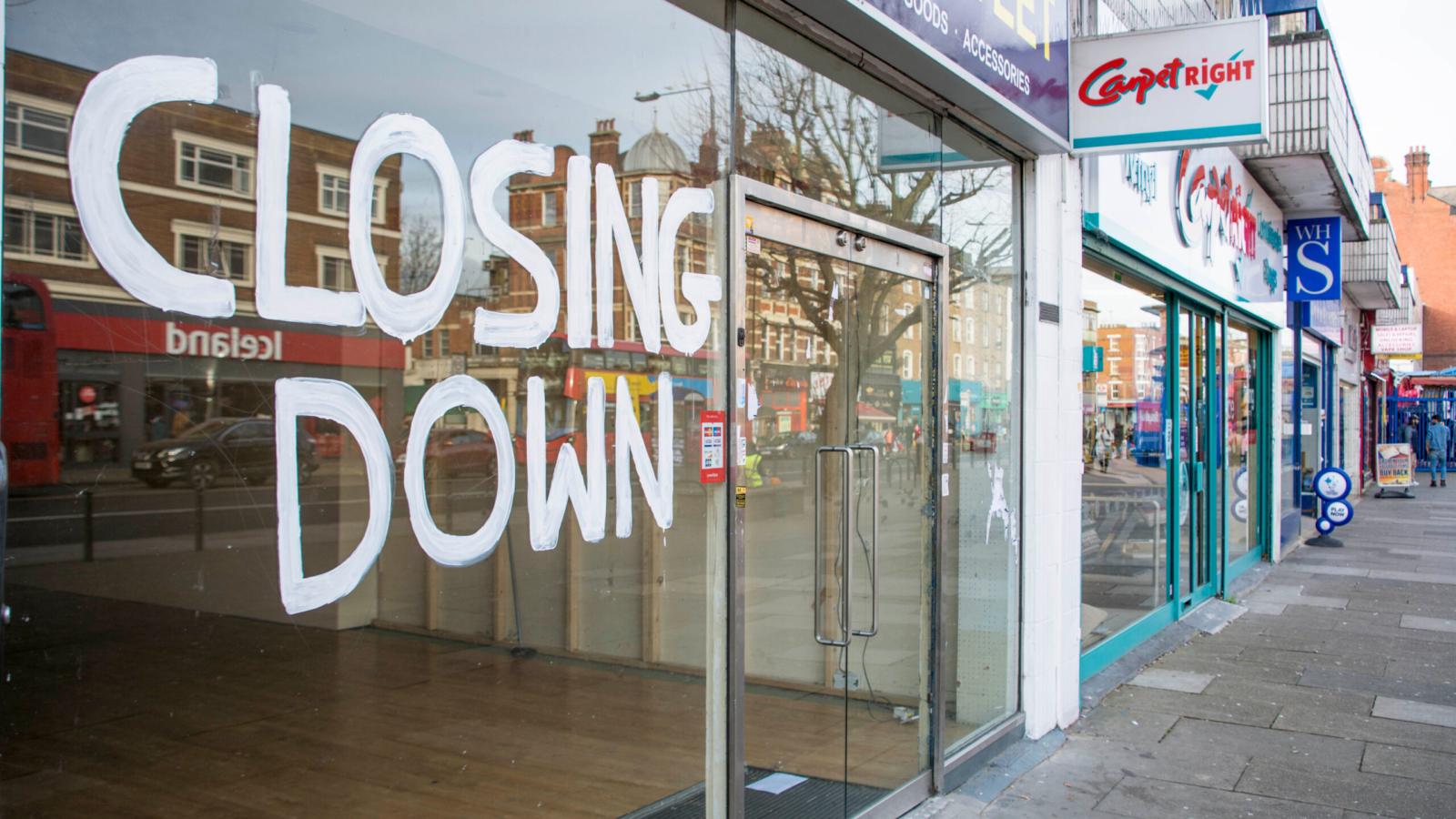 Store-closing-down-empty-shops-CVA-administration-stores-3x2